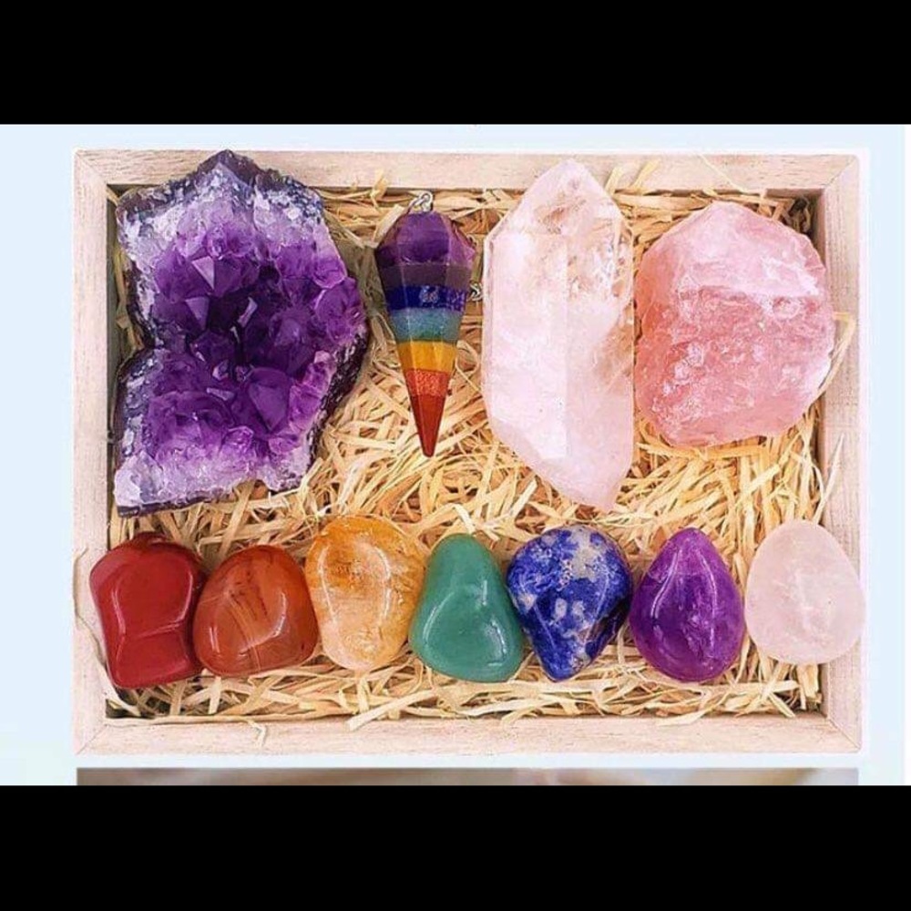 Meditation crystal box set with 7 chakra stones